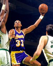 Archivo:Kareem-Abdul-Jabbar Lipofsky.jpg