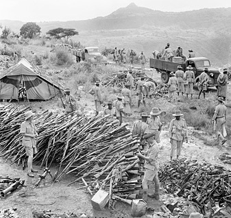 File:KAR soldiers collecting arms at Wolchefit Pass.jpg