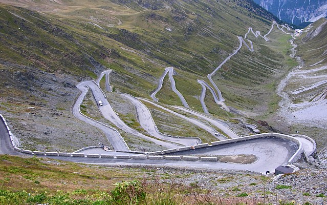 File:Passo dello stelvio.jpg