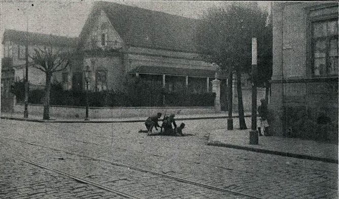 File:Metralhadora na alameda dos Andradas.jpg