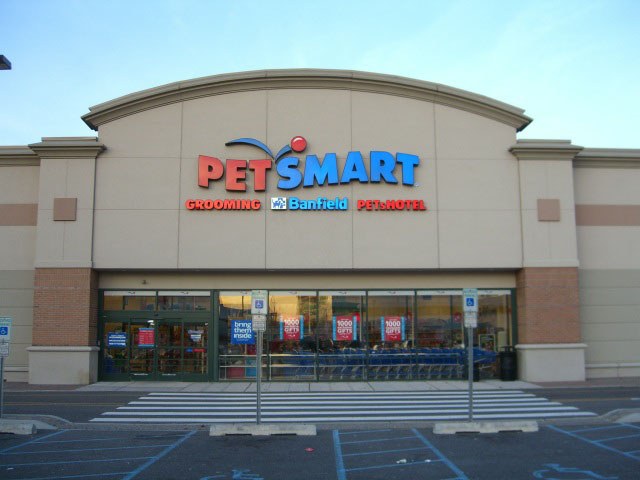 File:11.28.07PetSmartByLuigiNovi.JPG