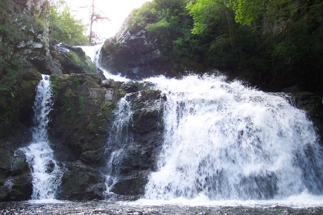 File:Reekie Linn Waterfall, Angus.jpg