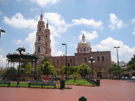 Archivo:Belleza colonial en parroquia en Tepatitlan.jpg