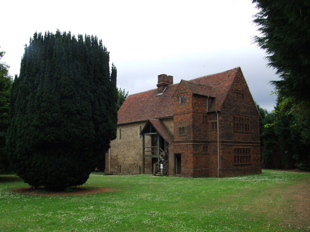 File:Temple Manor, Strood - geograph.org.uk - 1397511.jpg