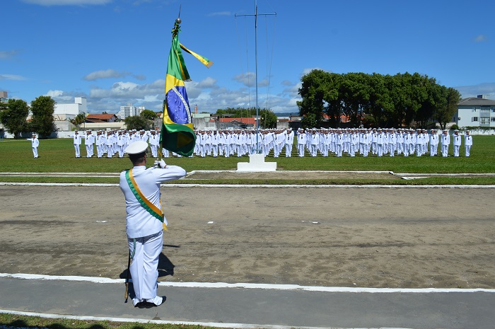 File:EAMSC realiza cerimônia de Juramento à Bandeira (2) (34406191116).jpg