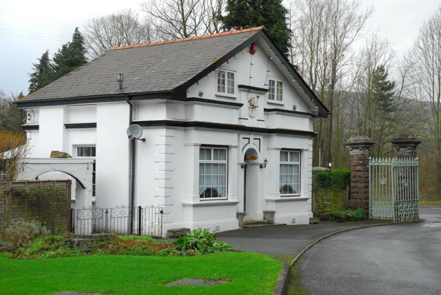 File:Maindiff Court Hospital - geograph.org.uk - 307999.jpg