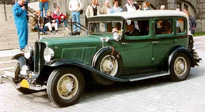 Файл:Auburn 8-100A Custom 4-Dorrars Sedan 1932.jpg