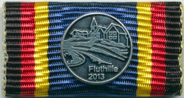 File:Bandschnalle Fluthilfe 2013.jpg