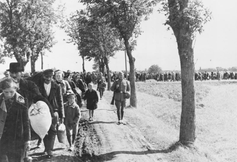 Archivo:Bundesarchiv R 49 Bild-0131, Aussiedlung von Polen im Wartheland.jpg