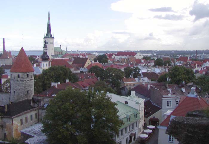 File:Tallinn old town-700px.jpg