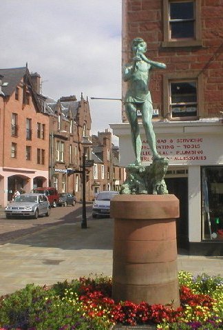 File:Kirriemuir, Peter Pan Statue.jpg