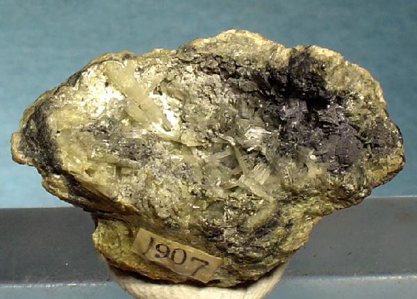 File:Lanarkite-153361.jpg