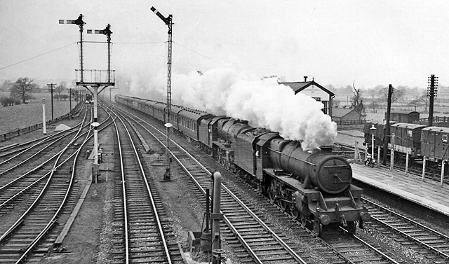 File:Rugeley Trent Valley railway station 2060892 16747295.jpg