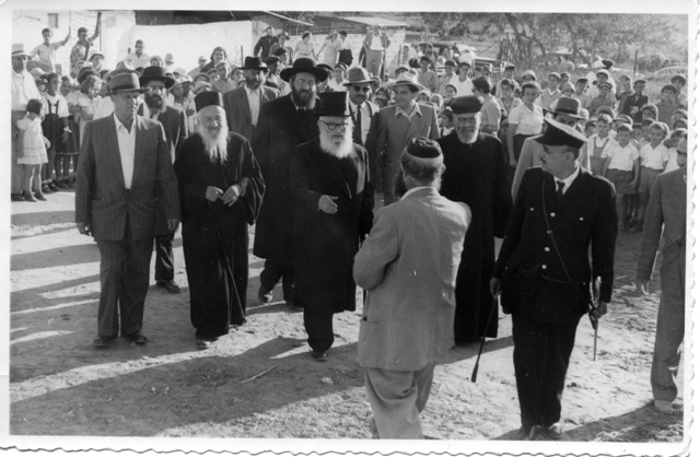 File:PikiWiki Israel 13464 Chief rabbis visit Ashkelon.jpg