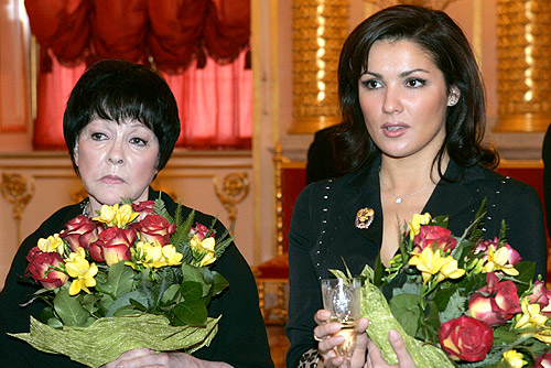 File:Akhmadulina Netrebko.jpg