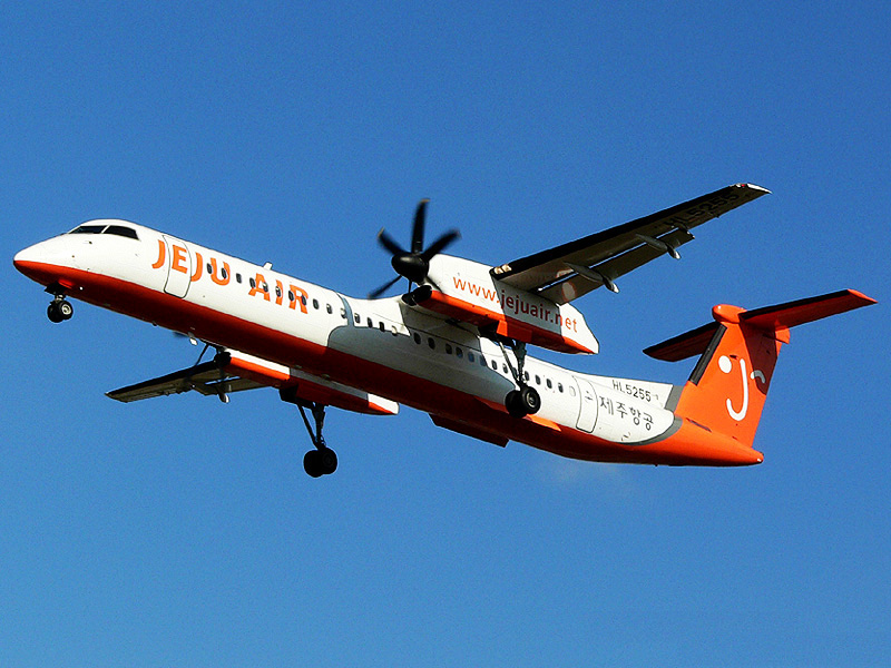 File:JJA Q400.jpg