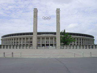 Файл:Berlin Olympiastadion main entrance 2.jpg