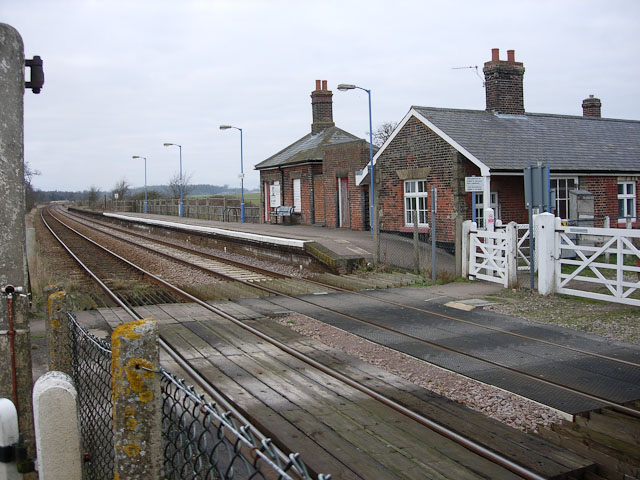 File:Buckenham railway station in 2009.jpg