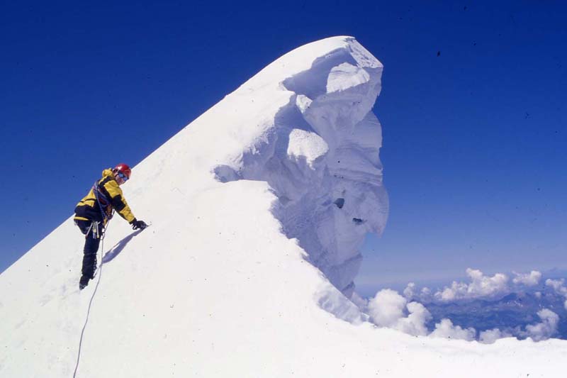 File:Cornice Aiguille de Bionassay.jpg