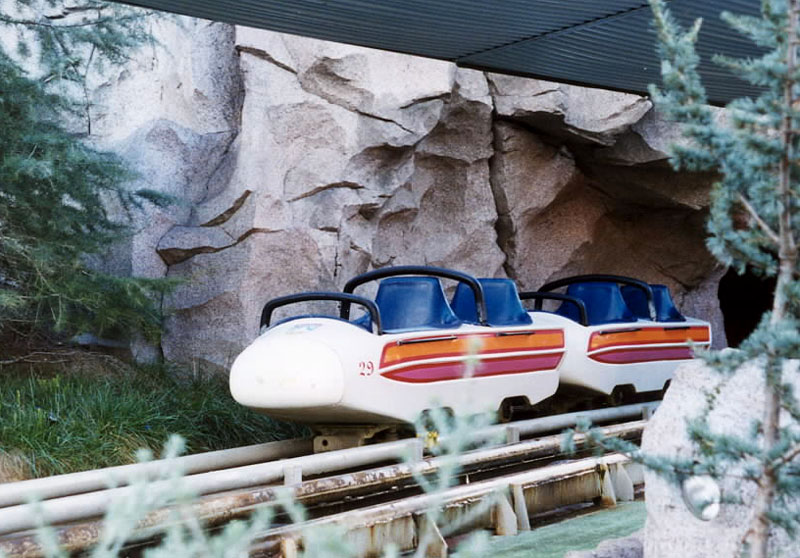 File:MatterhornBobsled2000 wb.jpg