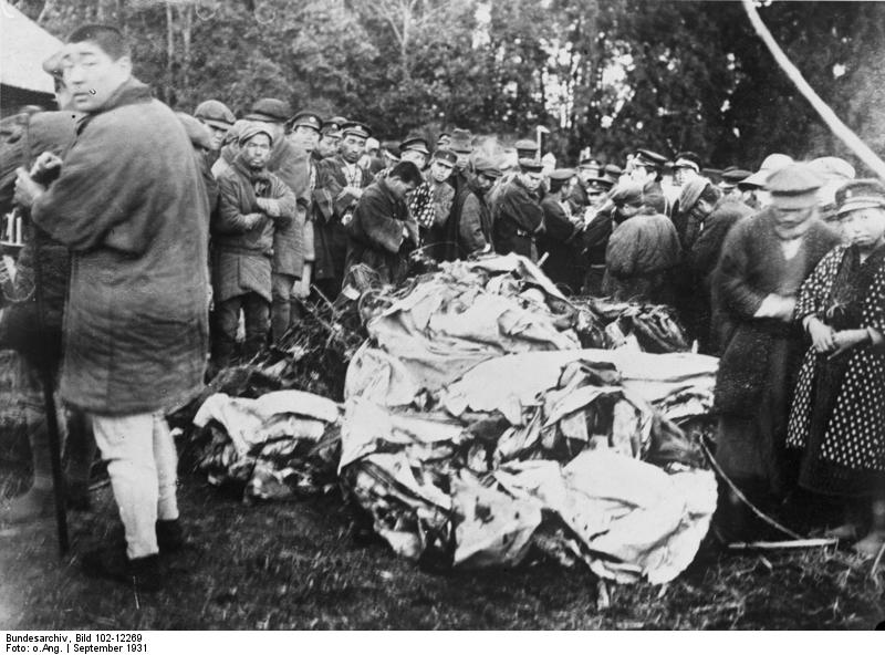 File:Bundesarchiv Bild 102-12269, China, Hochwasserkatastrophe.jpg