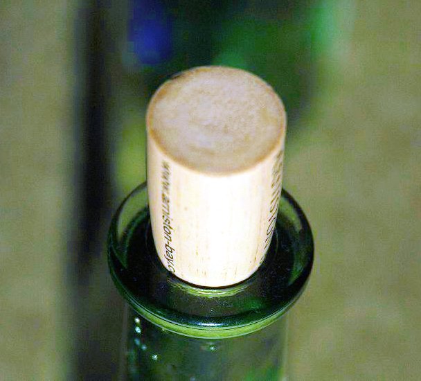 File:Synthetic Cork in bottle.jpg