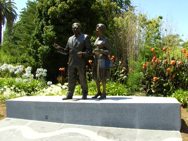 File:Douglas & Gladys Nicholls statue.JPG