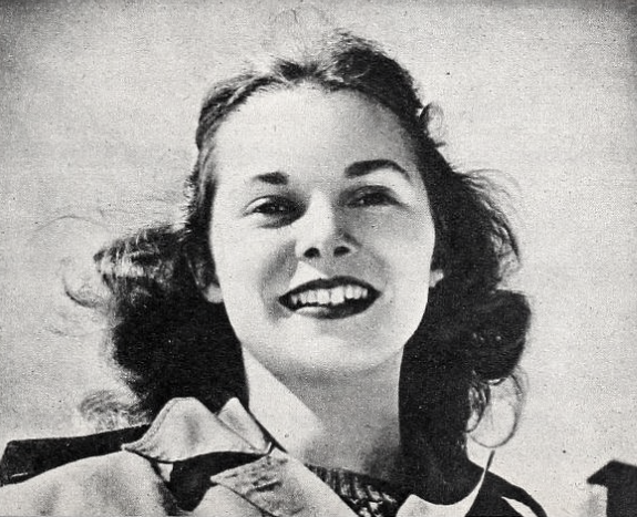 File:Janet Leigh c. 1945.png