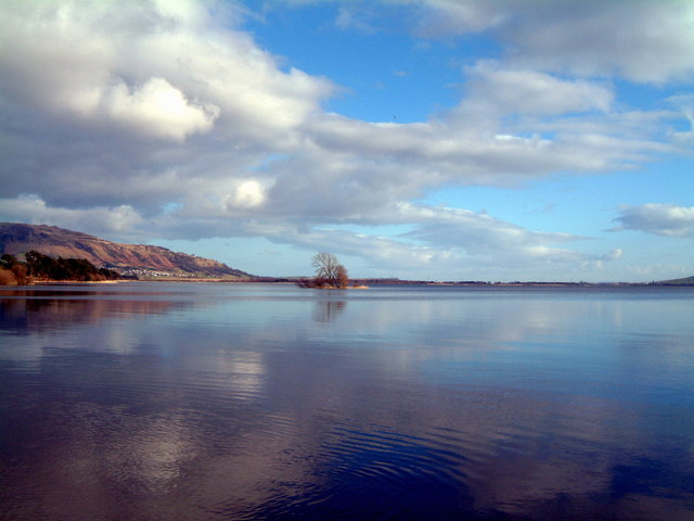 Файл:Loch Leven - geograph.org.uk - 301612.jpg