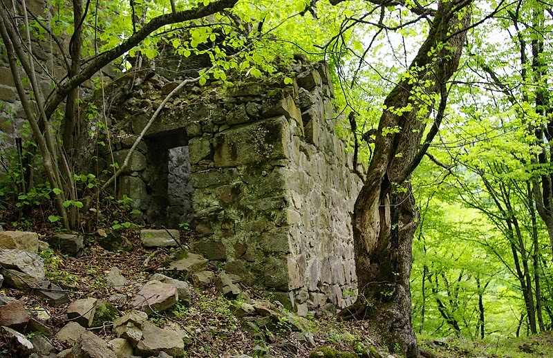 Файл:Khatyrvank temple in Qozlu2.jpg