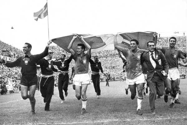 File:Winning brazilian National team 1958.jpg