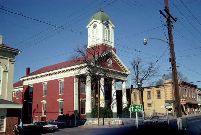 File:Jefferson County Courthouse, Charles Town.jpg