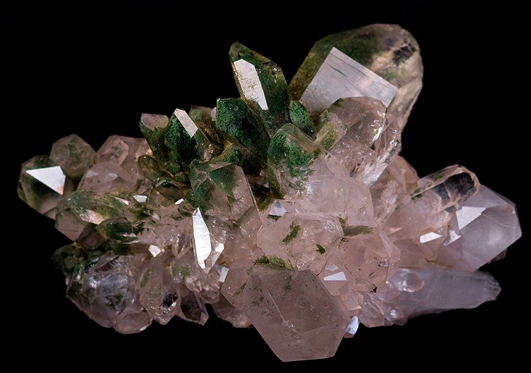 File:Quartz-Chlorite-Group-195593.jpg