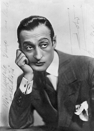 File:Totò, Neapolitan actor 1943.jpg