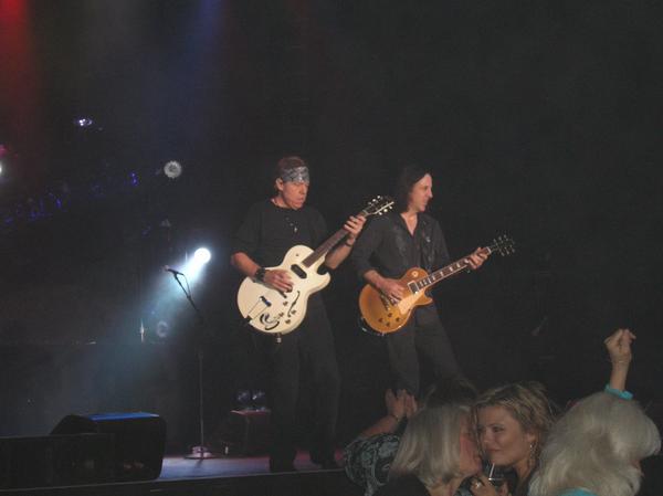 File:Jim Suhler performing with George Thorogood.jpg