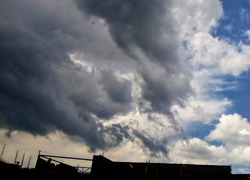 File:Scud clouds before thunderstorm.jpg