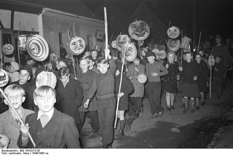 File:Bundesarchiv Bild 194-0273-38, Sankt Martinszug.jpg