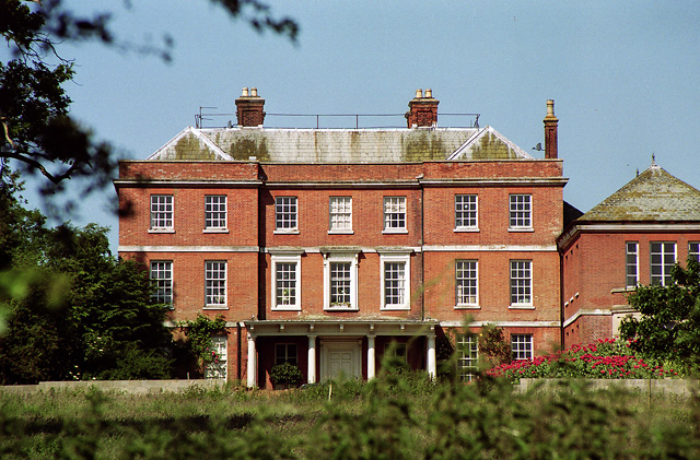 File:Earsham Hall, Earsham (geograph 3396891).jpg