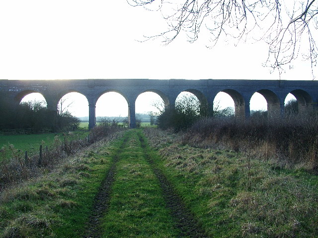 File:Helmdon Viaduct - geograph.org.uk - 22122.jpg