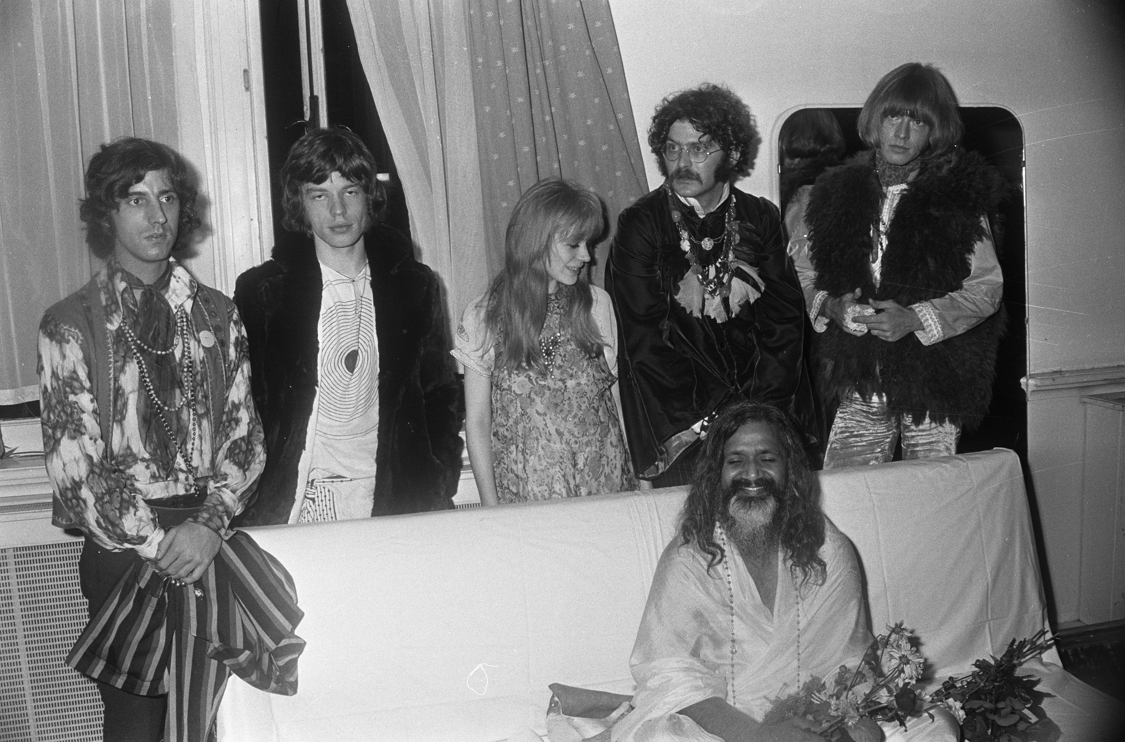 Michael Cooper, Mick Jagger, Marianne Faithfull, Al Vandenberg, Jones and Maharishi Mahesh Yogi (Amsterdam, 1967)