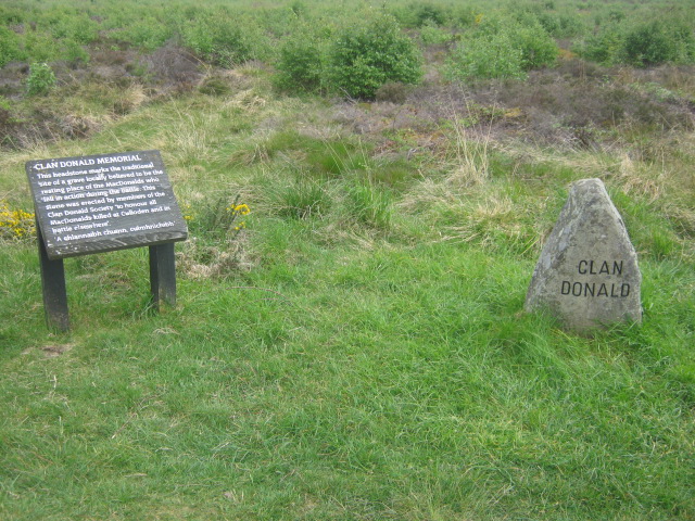 File:Clan Donald grave 2.JPG