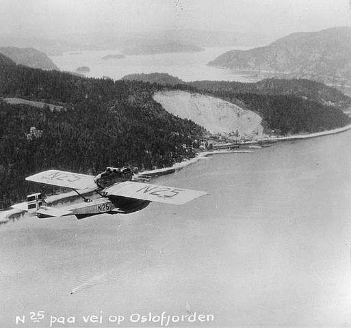 Archivo:Dornier Do J N25 Roald Amundsen.jpg