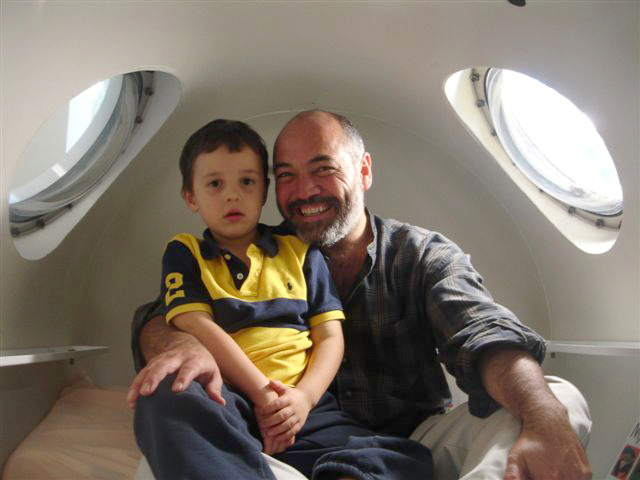 File:FatherandSoninChamber.jpg