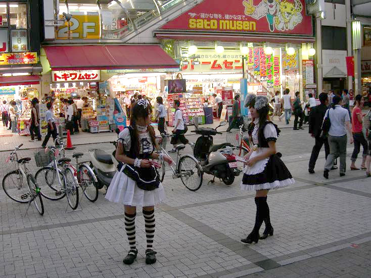 File:Akihabara Maids.JPG