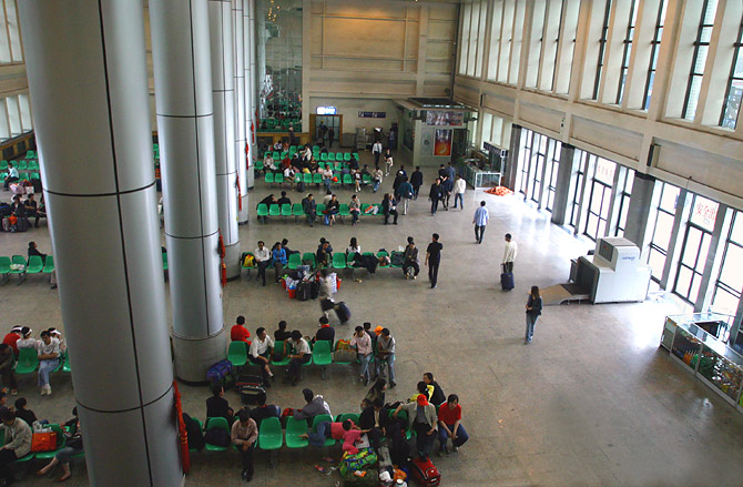 File:Xining railway station indoors.jpg