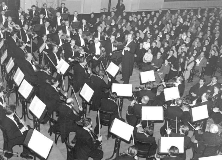 Файл:Bundesarchiv Bild 183-24912-0004, Prag, Musikfestspiele, Leipziger Gewandhausorchester.jpg