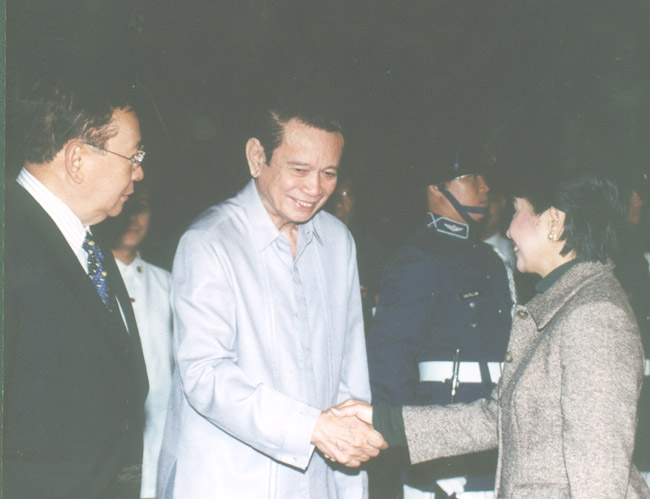 File:President Arroyo with Vice President Teofisto Guingona (2003).jpg