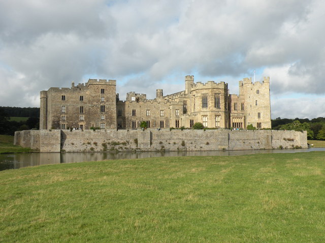 Файл:Raby Castle - geograph.org.uk - 1523038.jpg