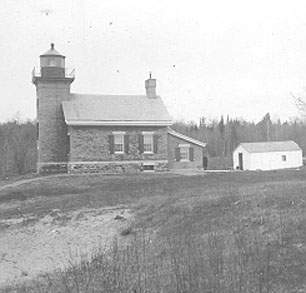 File:Grand Island North Lighthouse.jpg