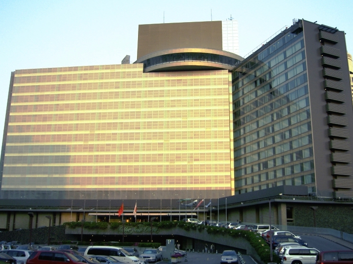 Файл:Hotel New Otani - 2007 cropped.jpg